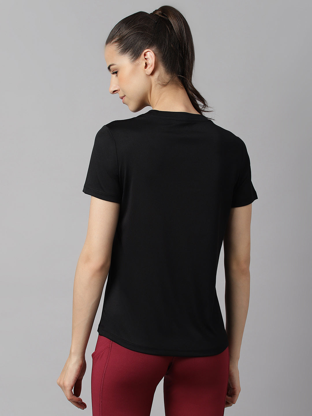 Alcis Women Printed Black Anti-Static Slim-Fit Round Neck Training T-Shirt