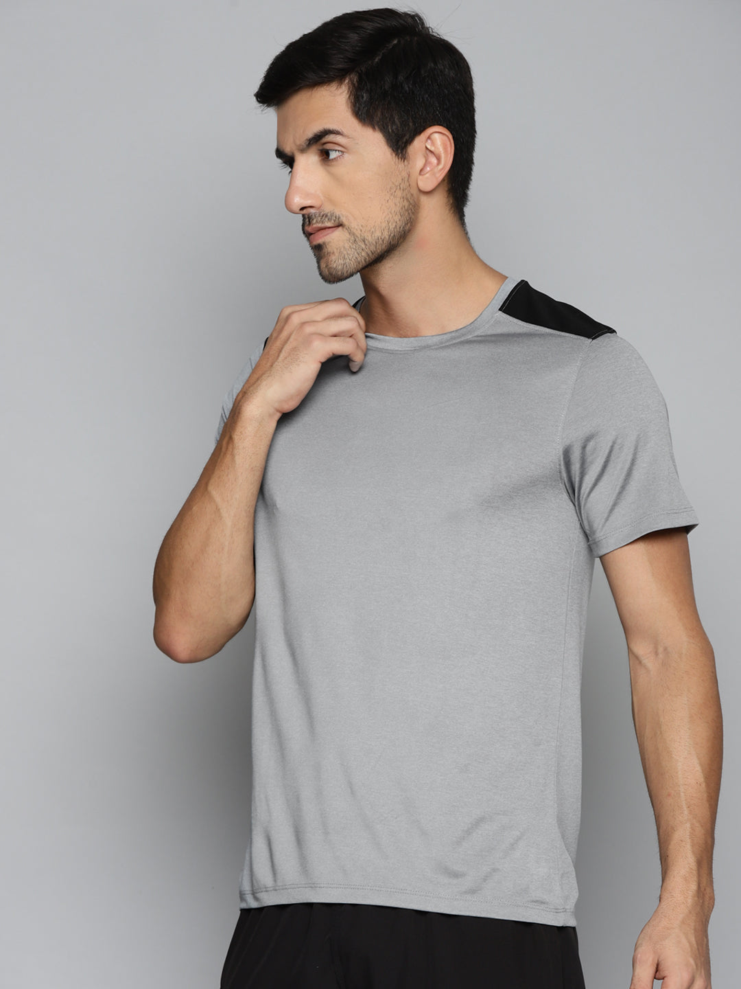 ALCIS Men Charcoal & Black Colourblocked Slim Fit Running T-shirt