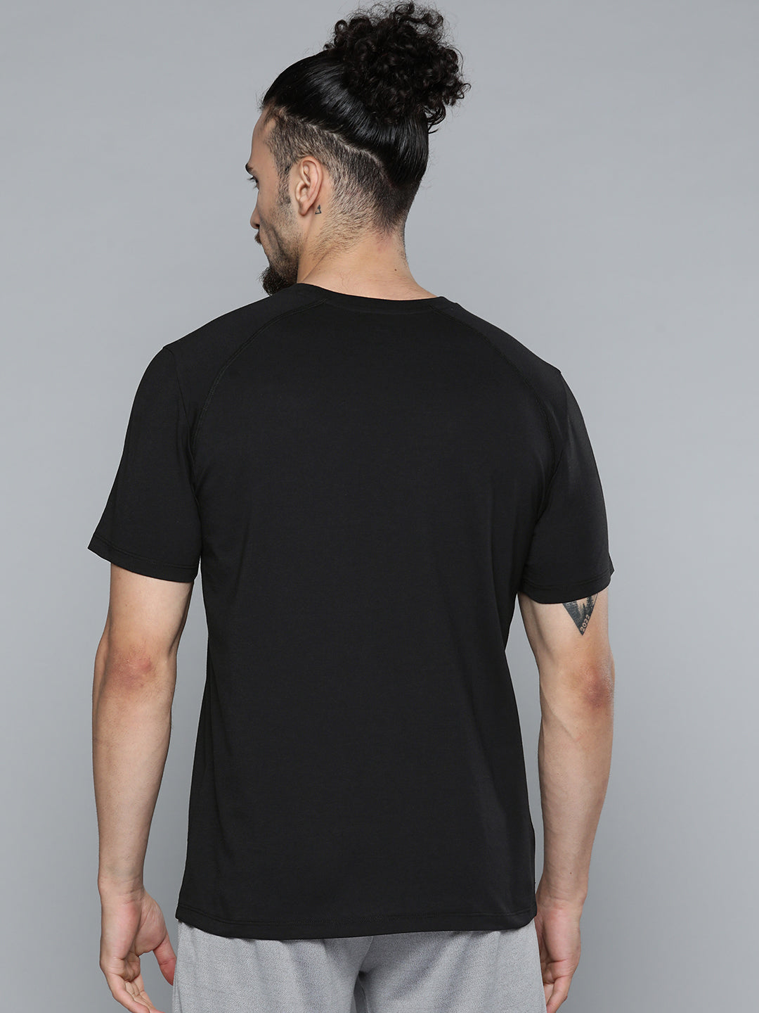 Alcis Men Black  Grey Printed Slim Fit Training or Gym T-shirt