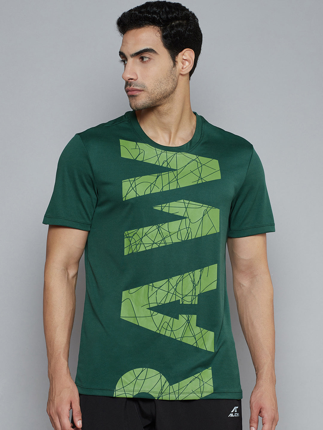 Alcis Men Green Typography Printed Slim Fit T-shirt