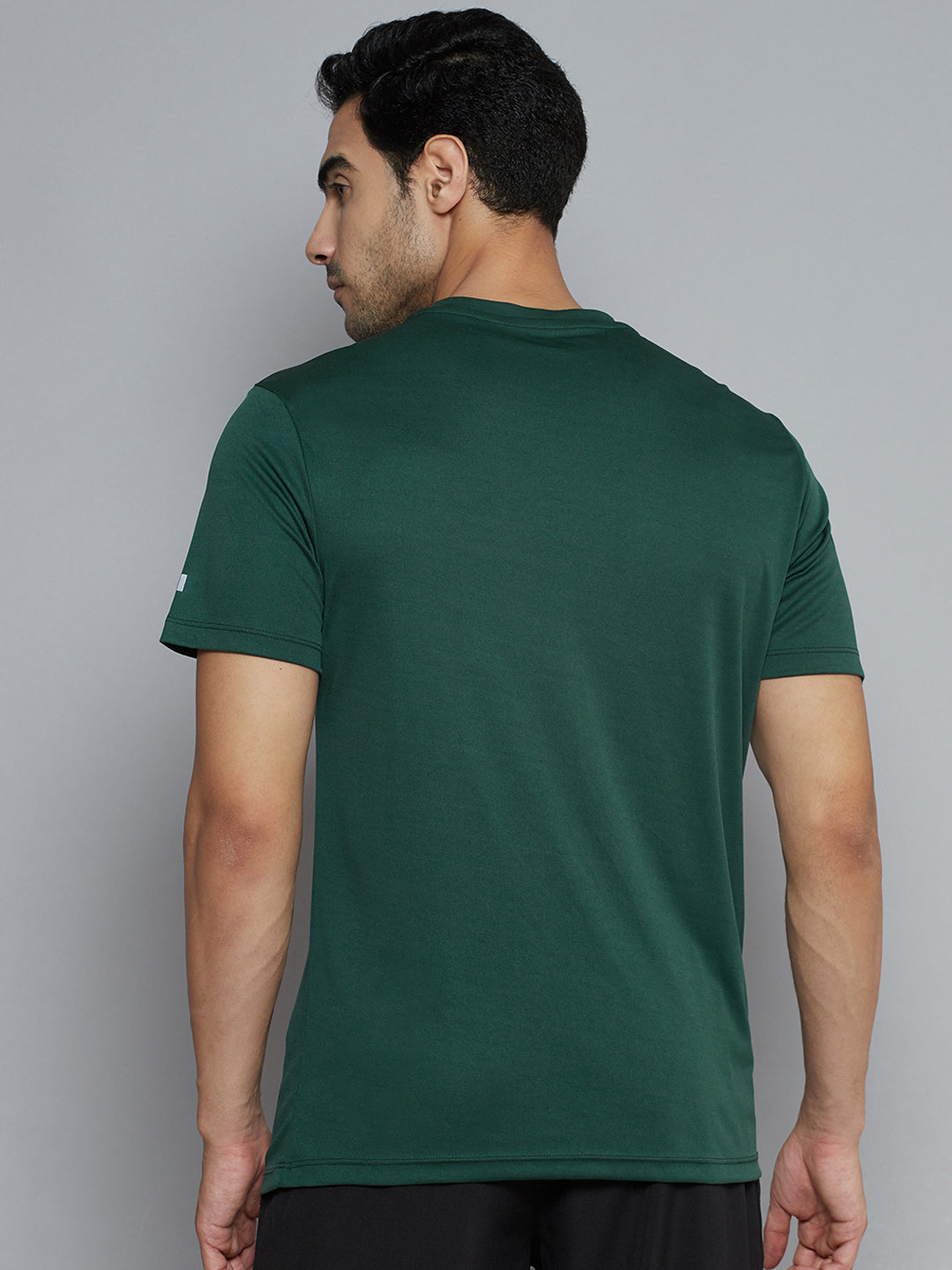 Alcis Men Green Typography Printed Slim Fit T-shirt