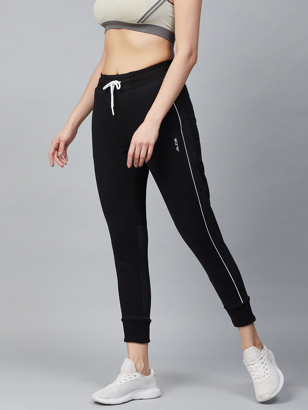 Alcis Women Black Slim Fit Solid Cropped Joggers
