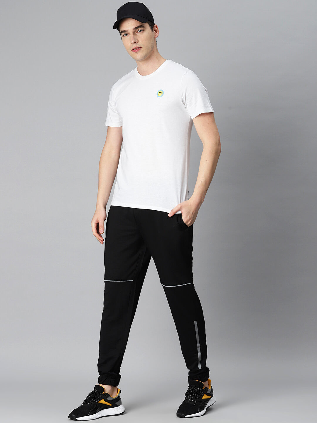 Alcis Men White Solid Sports T-shirt