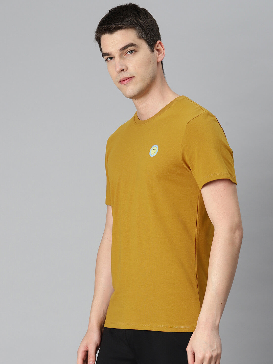 Alcis Men Mustrad Yellow Solid Sports T-shirt