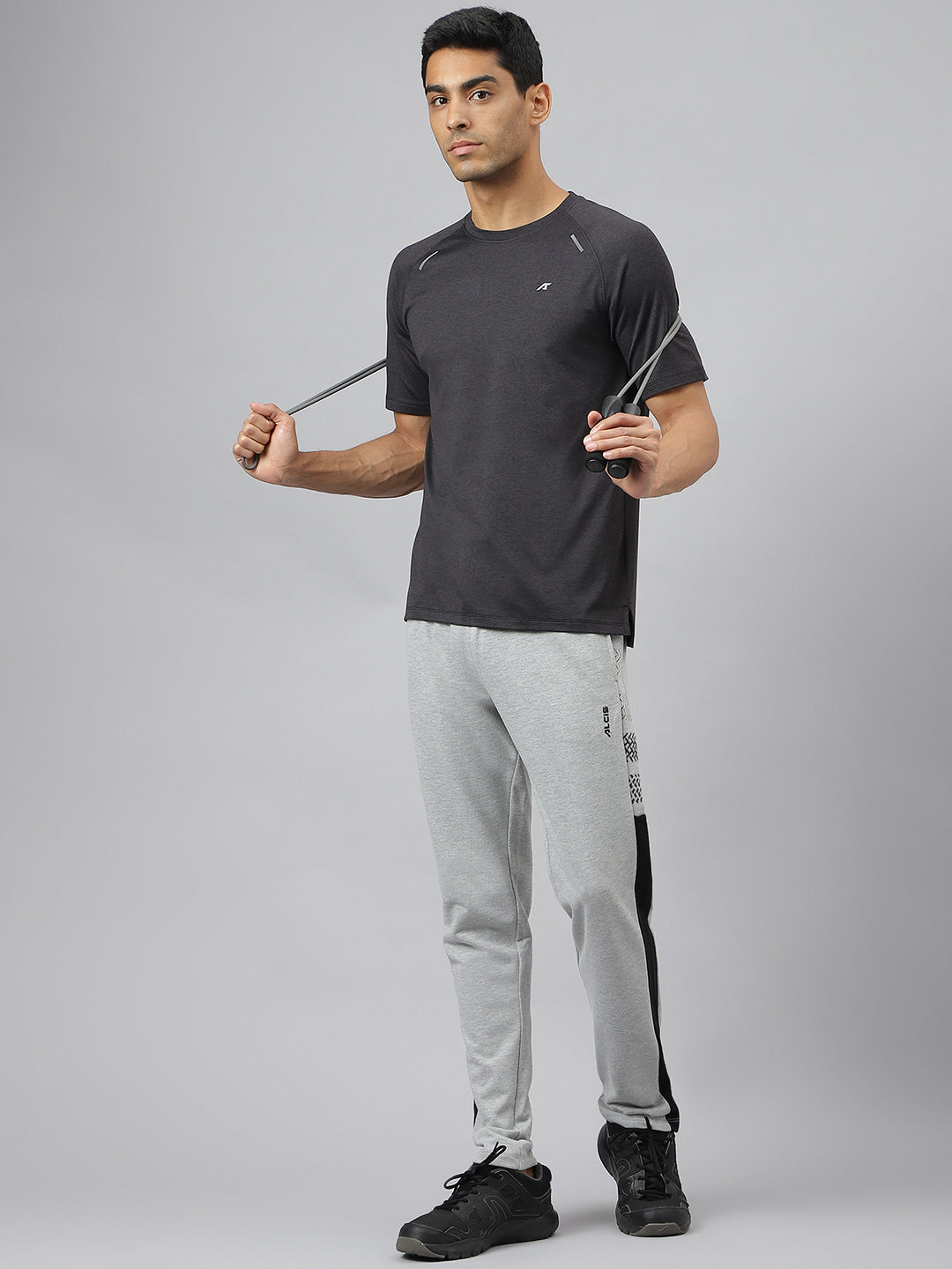 Alcis Men Black & Dark Grey Soft-Tech Anti-Static Slim-Fit Athleisure T-Shirt