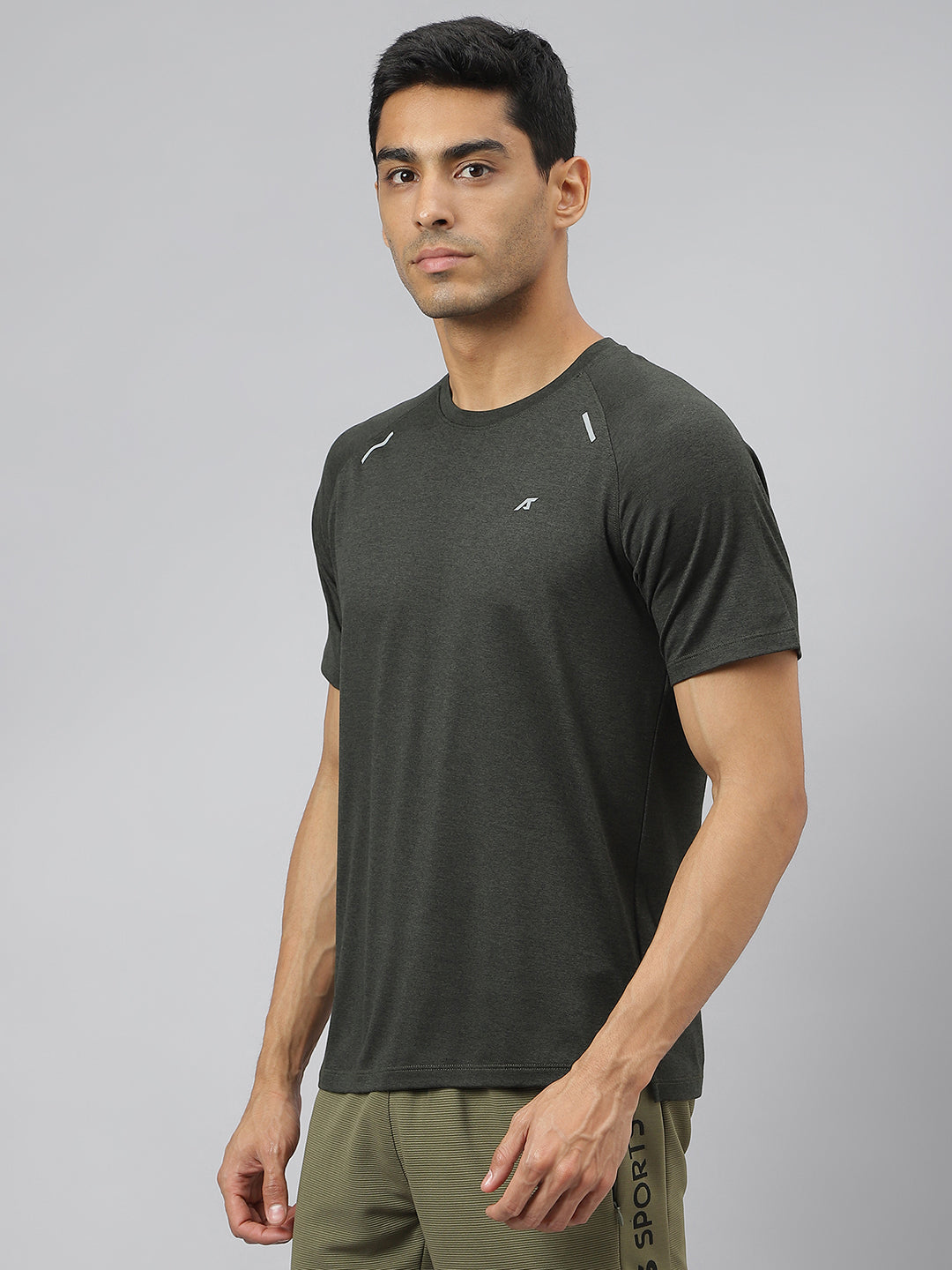 Alcis Men Olive & Black Soft-Tech Anti-Static Slim-Fit Athleisure T-Shirt