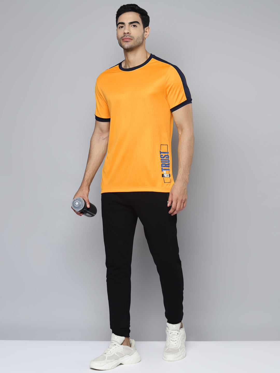 Alcis Men Mustard Yellow Printed Slim Fit T-shirt