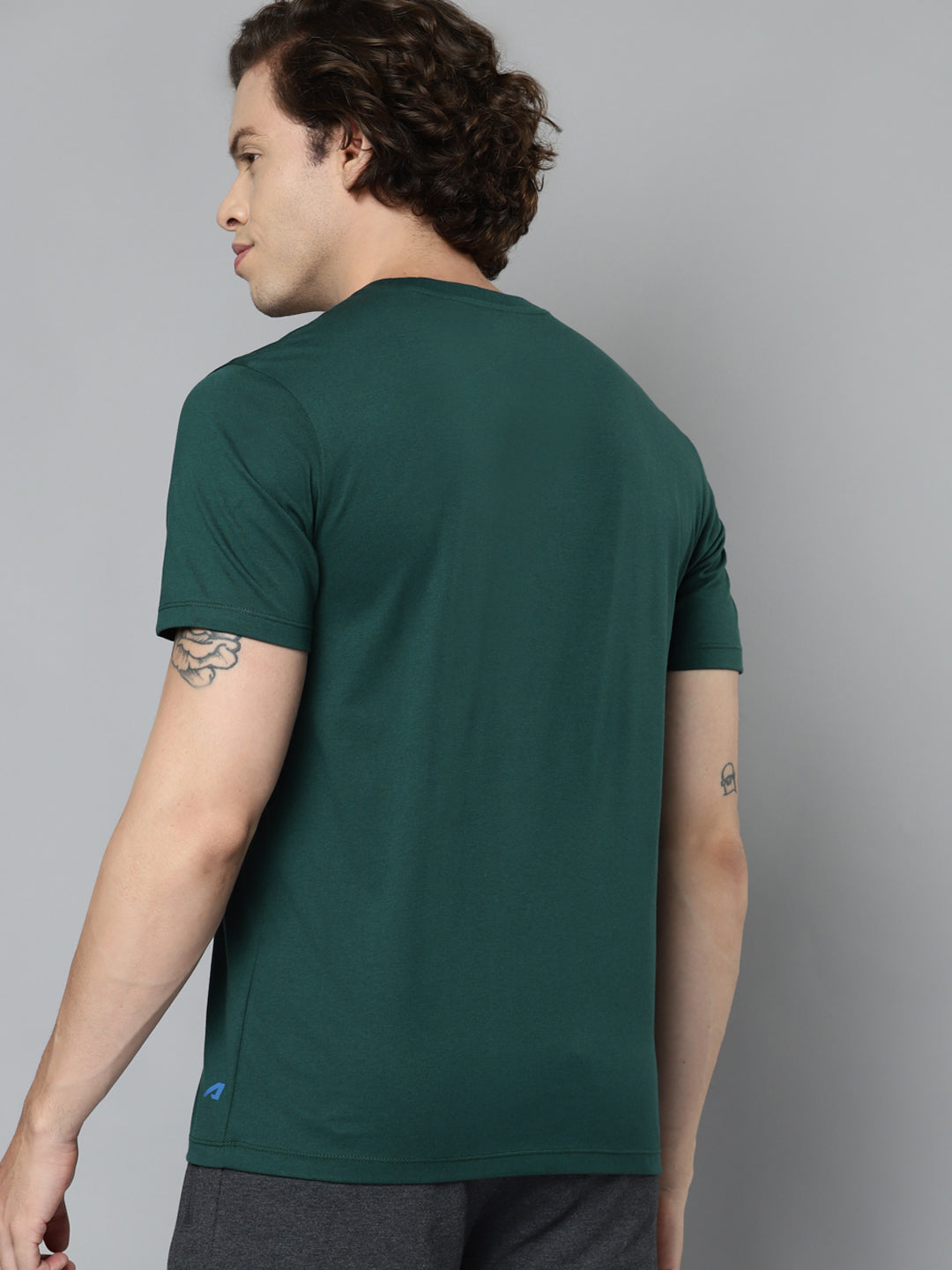 Alcis Men Green  White Typography Printed Slim Fit T-shirt