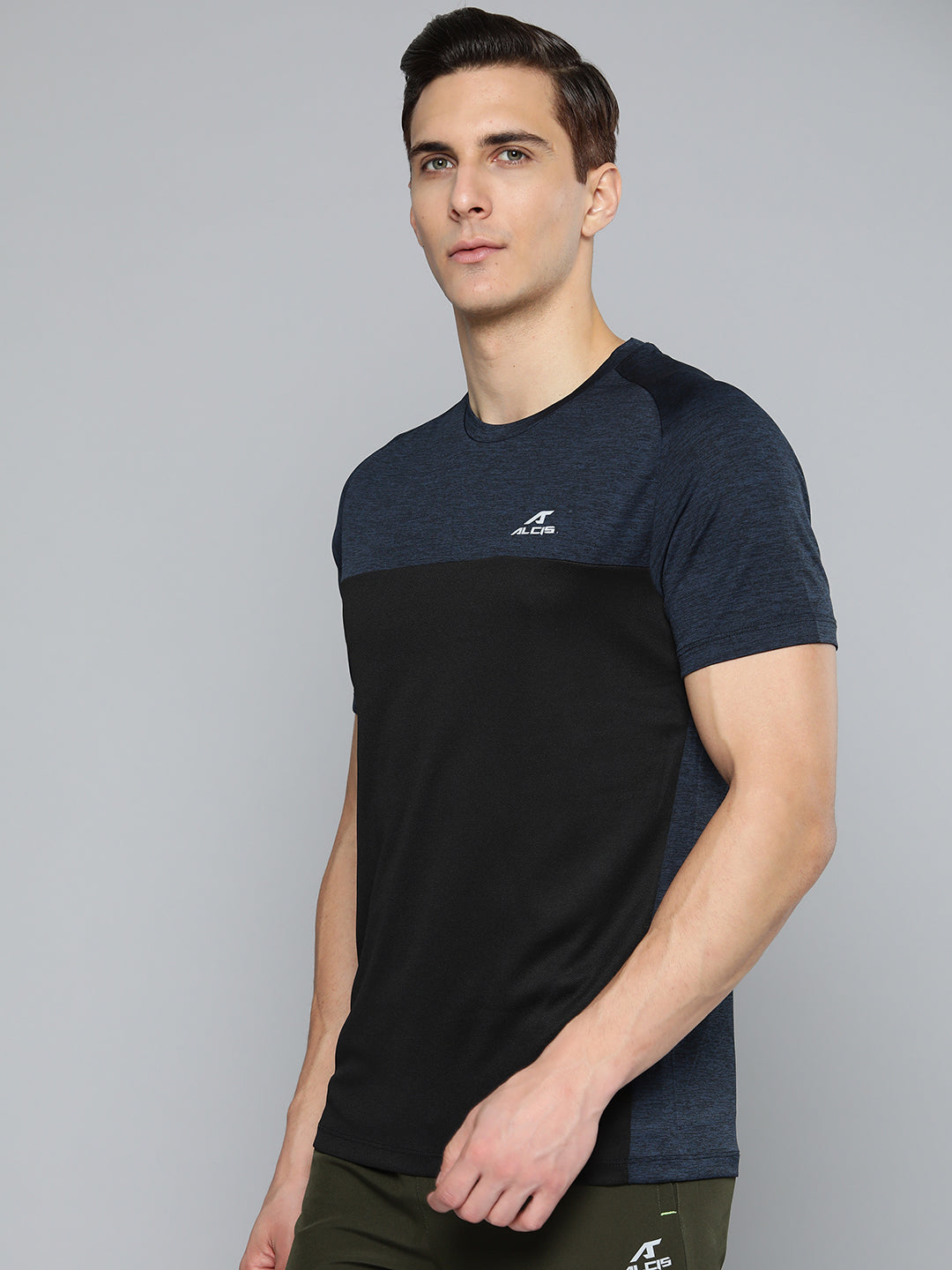 Alcis Men Navy Blue Black Colourblocked Slim Fit T-shirt