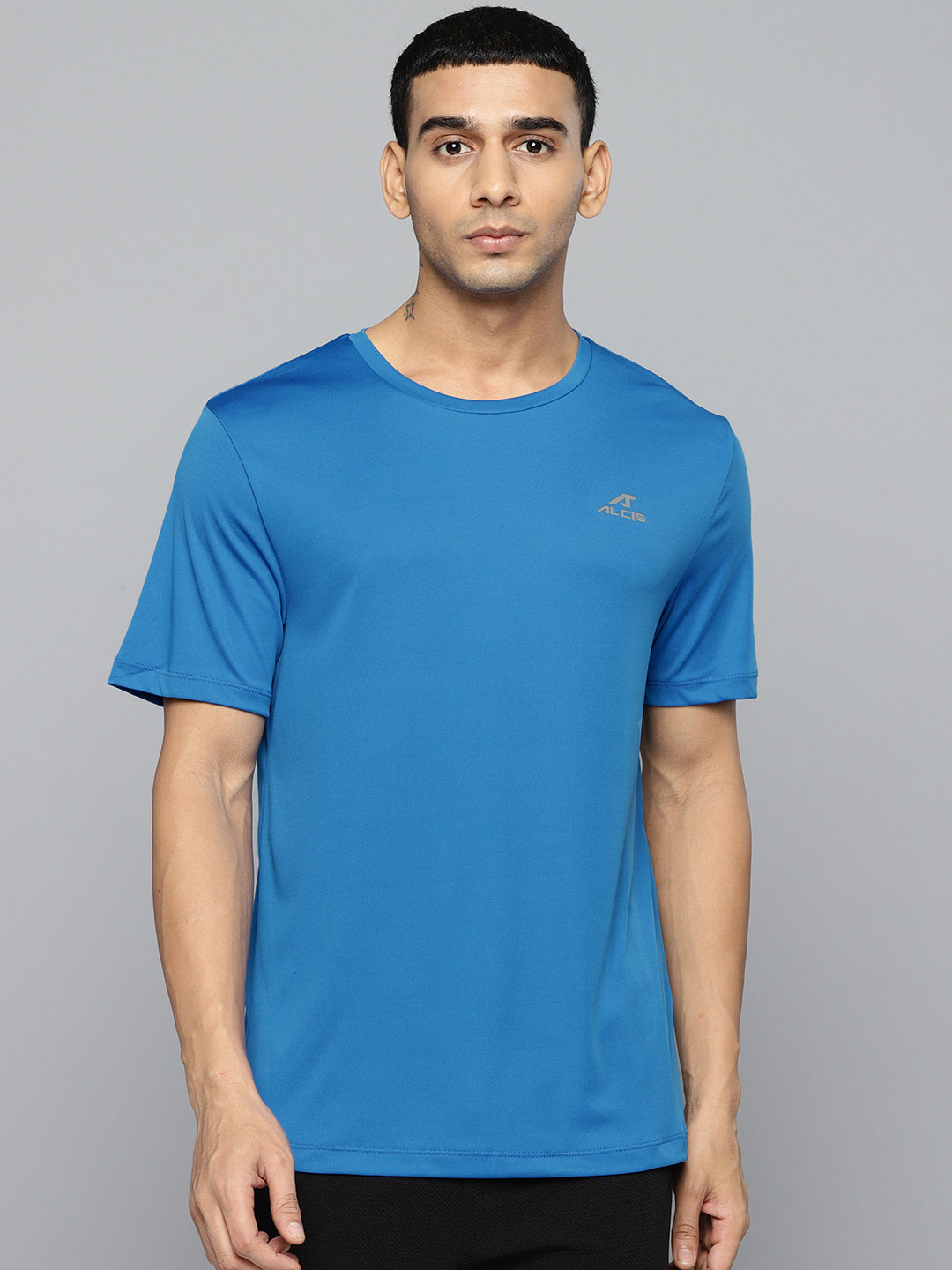 Alcis Men Blue Solid Slim Fit T-shirt