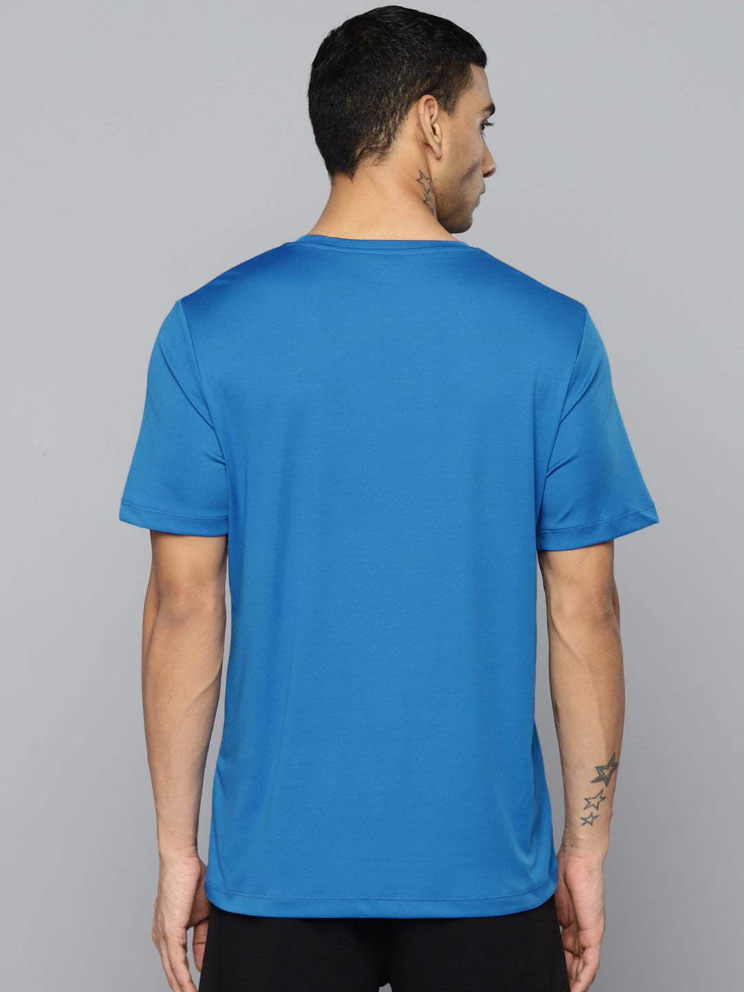 Alcis Men Blue Solid Slim Fit T-shirt