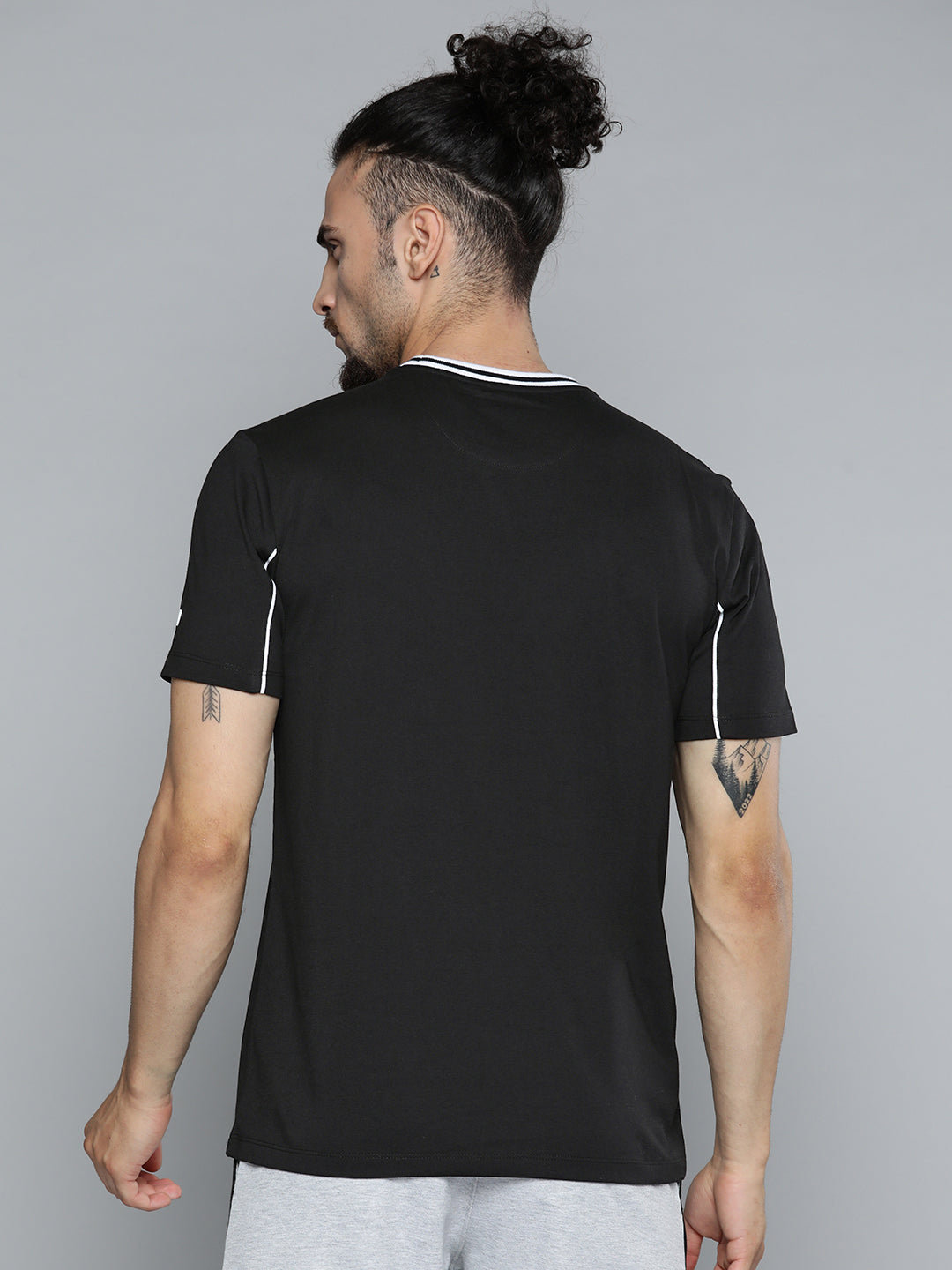 Alcis Men Black Solid Slim Fit Gym T-shirt