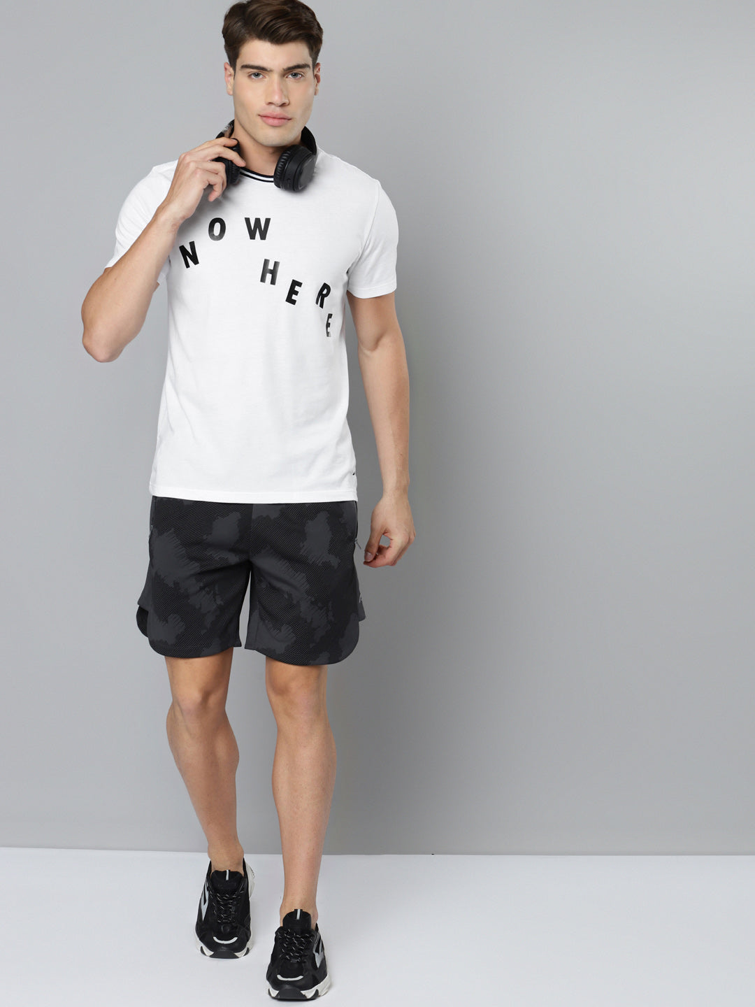Alcis Men White  Black Typography Printed Slim Fit Running T-shirt