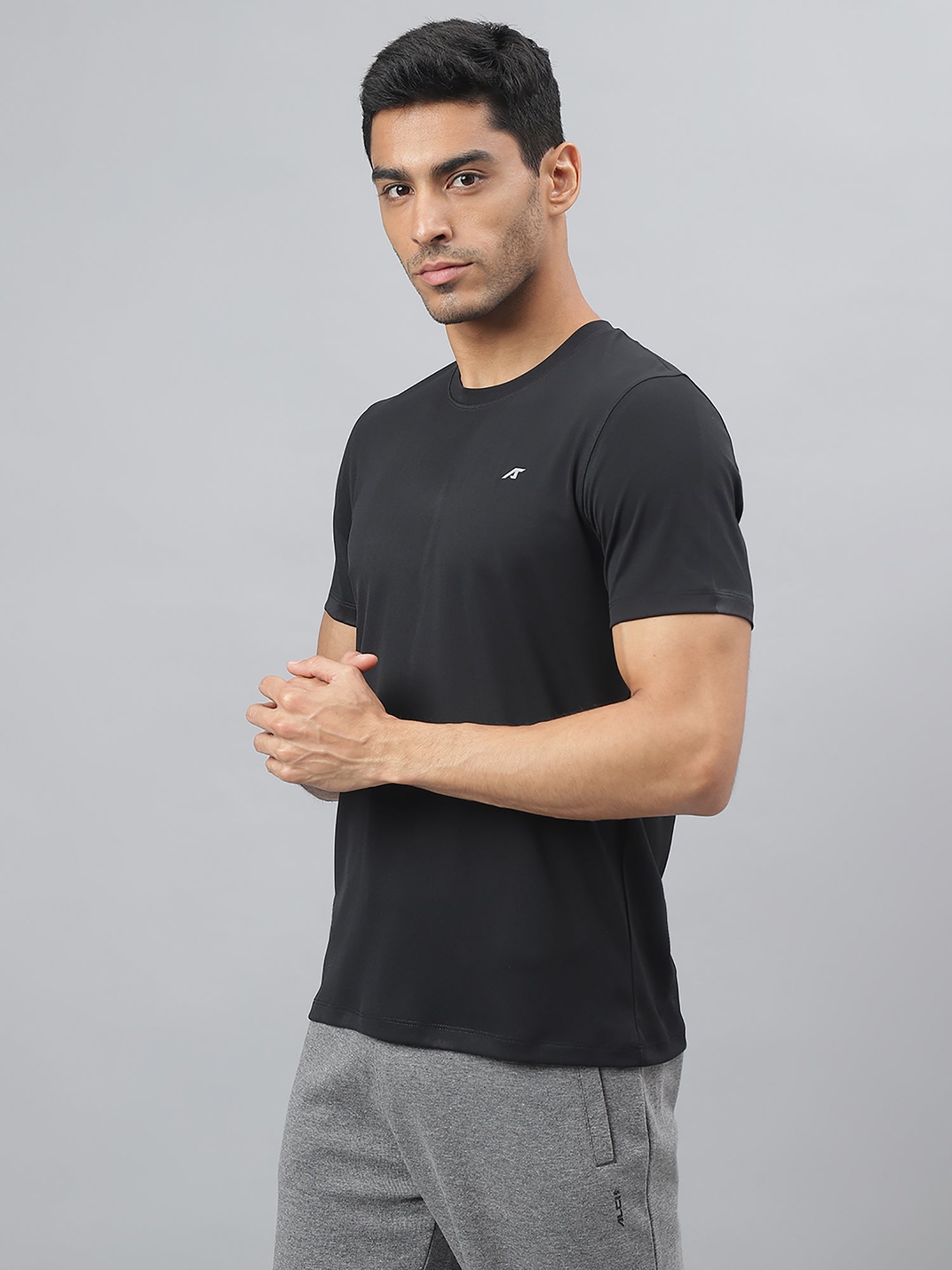 Alcis Men Black Anti-Static Soft-Touch Slim-Fit Sports for All Round Neck Wonder T-Shirt