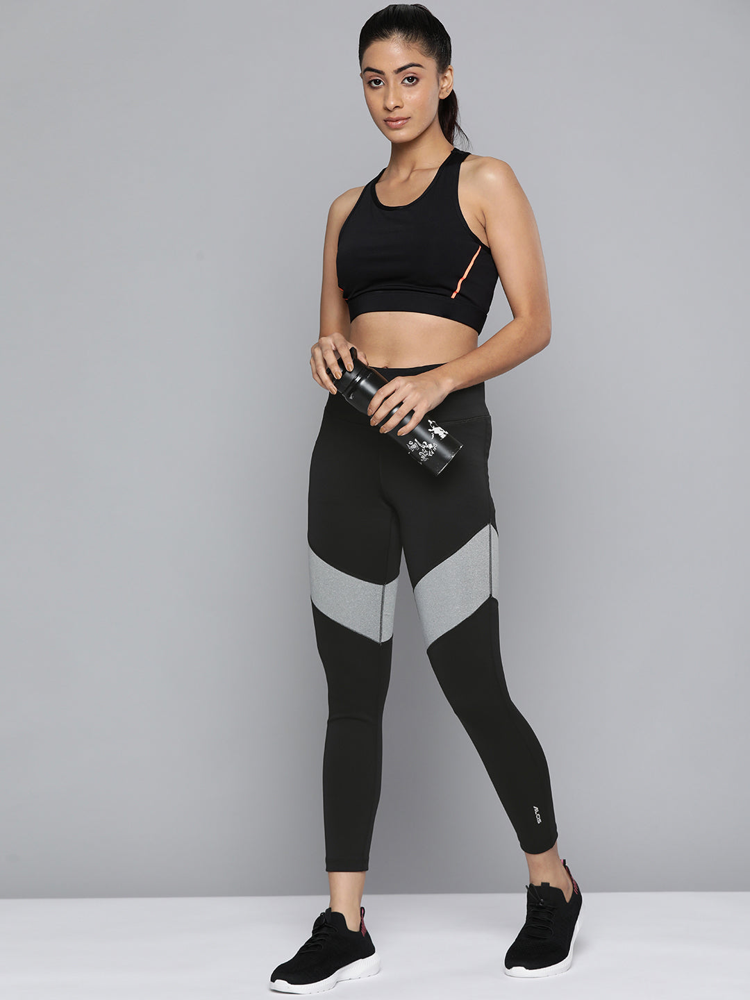 Alcis Women Black & Grey Colourblocked Cropped Sport Tights