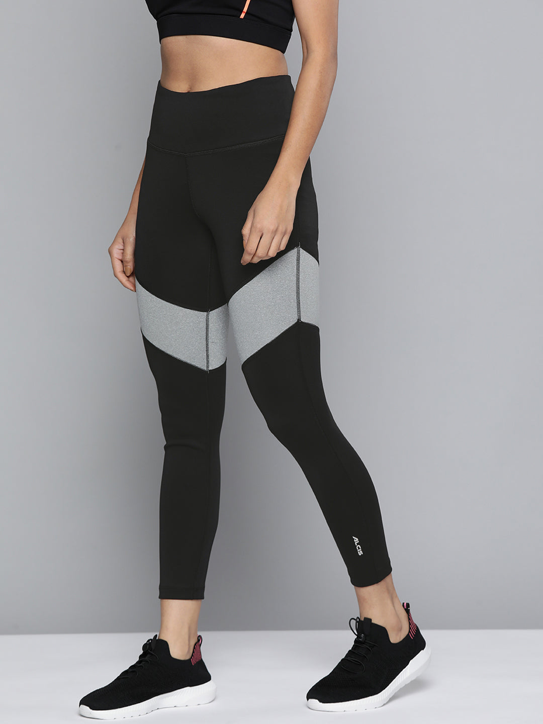 Alcis Women Black & Grey Colourblocked Cropped Sport Tights