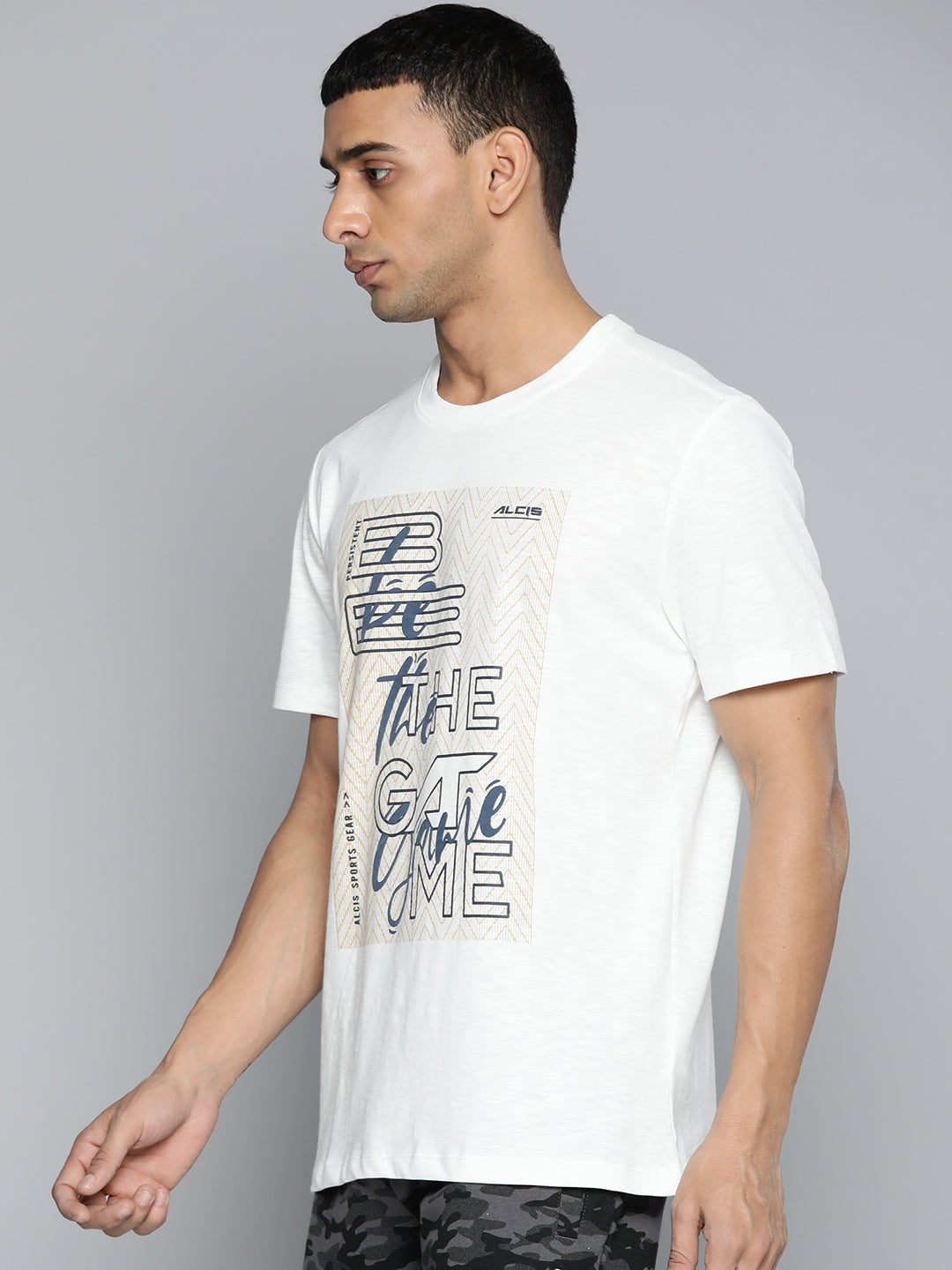 Alcis Men White & Beige Typography Printed Slim Fit T-shirt