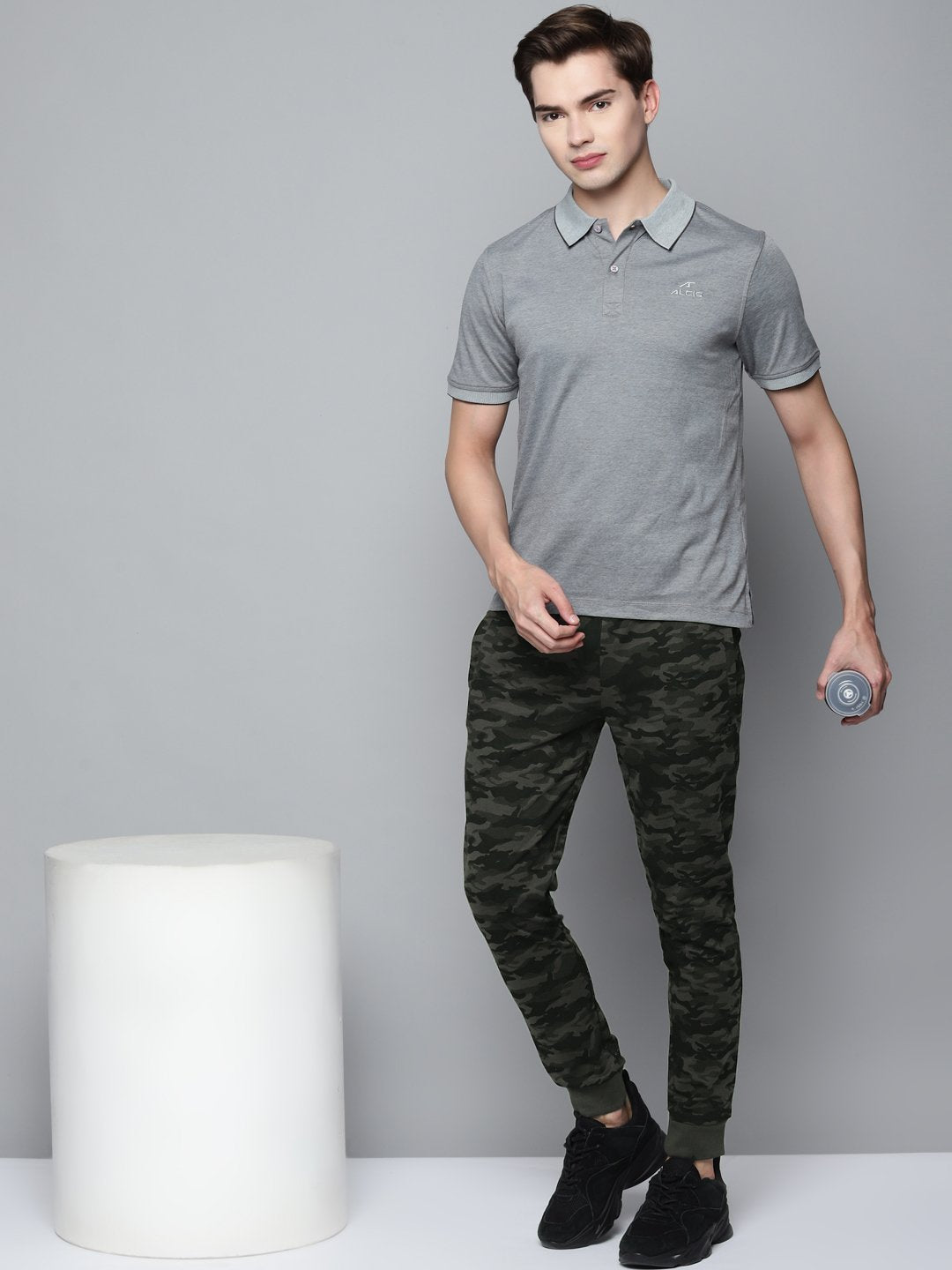 Alcis Men Olive Green Camouflage Printed Joggers