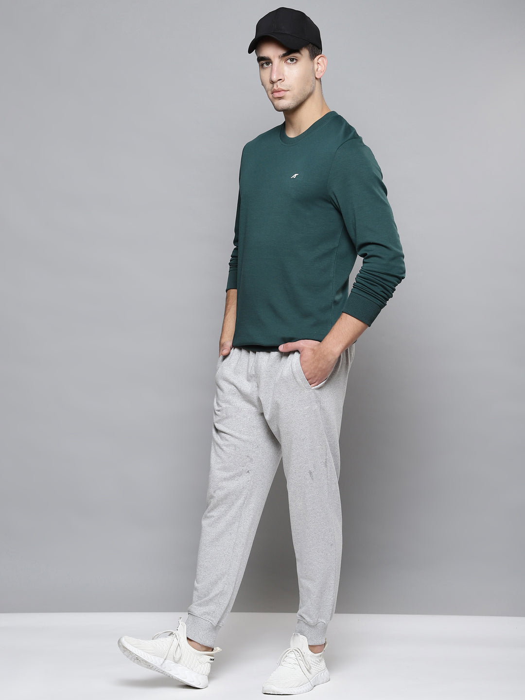 Alcis Men Green Sold Round Neck Sweatshirt