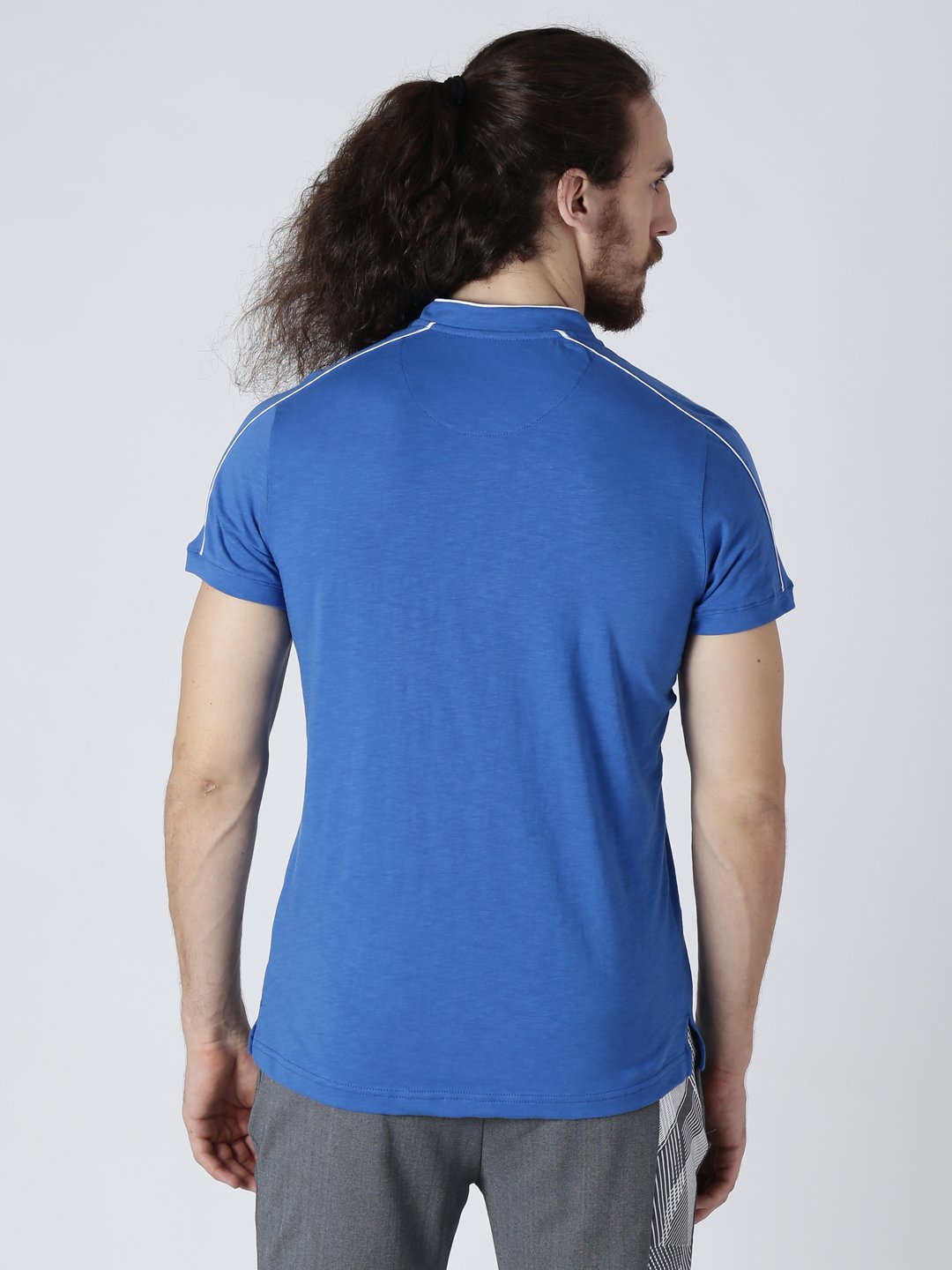 Alcis Men Blue Solid Henley Neck Slim Fit T-shirt