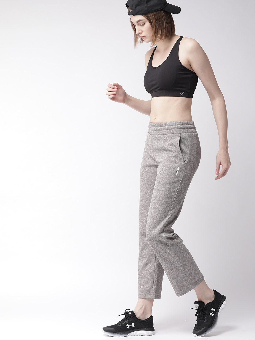 Alcis Women Grey Solid Slim Fit Cropped Track Pants ALWSTPN03001-S