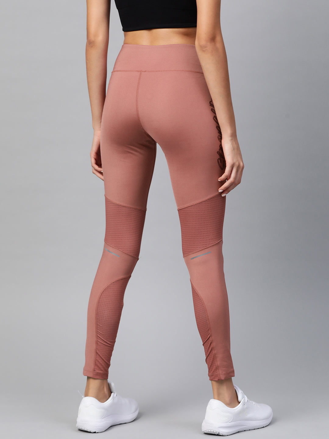 Alcis Women Peach-Coloured Printed Detail Cropped Tights