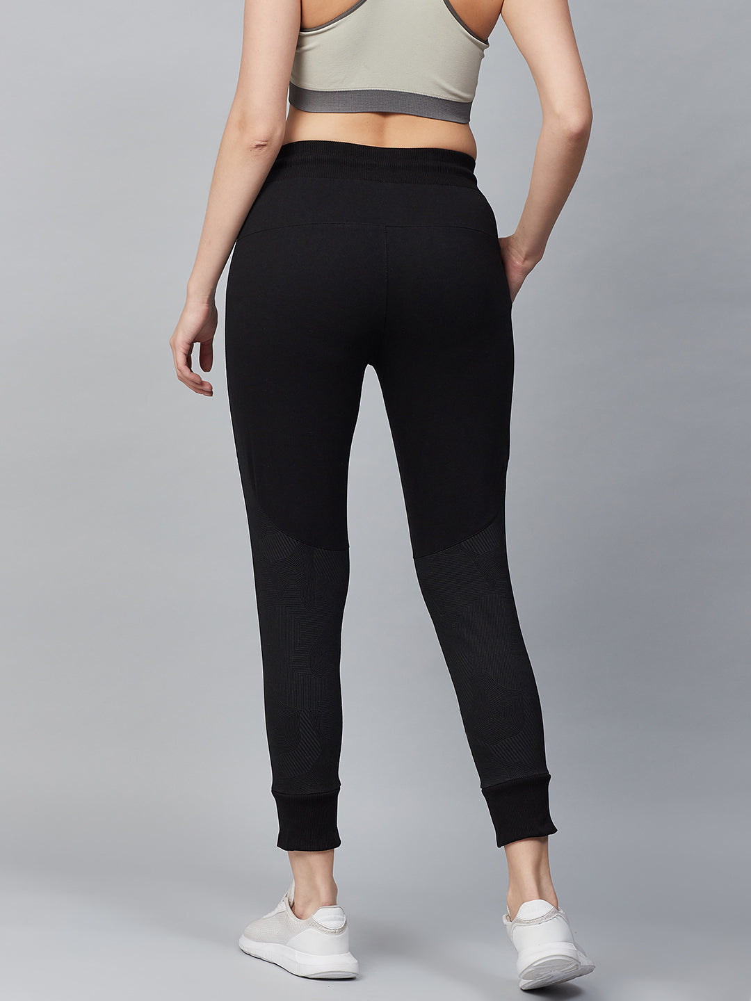 Alcis Women Black Slim Fit Solid Cropped Joggers