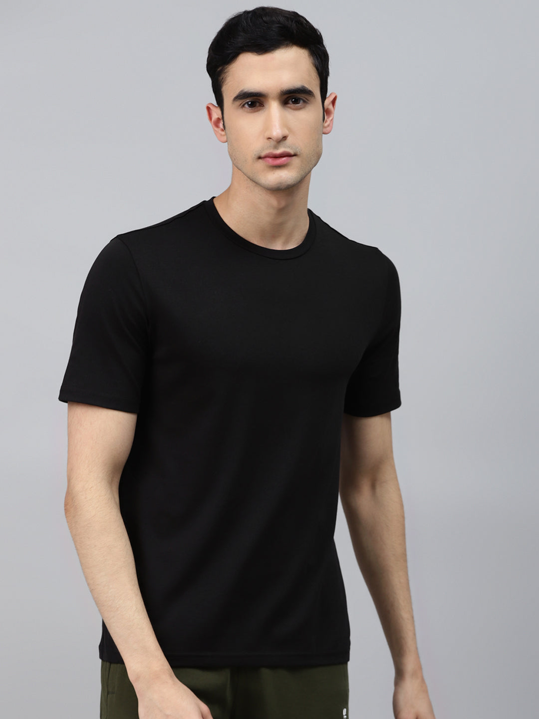 Alcis Men Black Solid Round Neck T-shirt