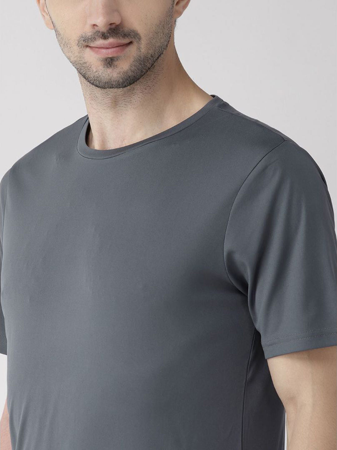 Alcis Men Charcoal Grey Slim Fit Solid Round Neck T-shirt