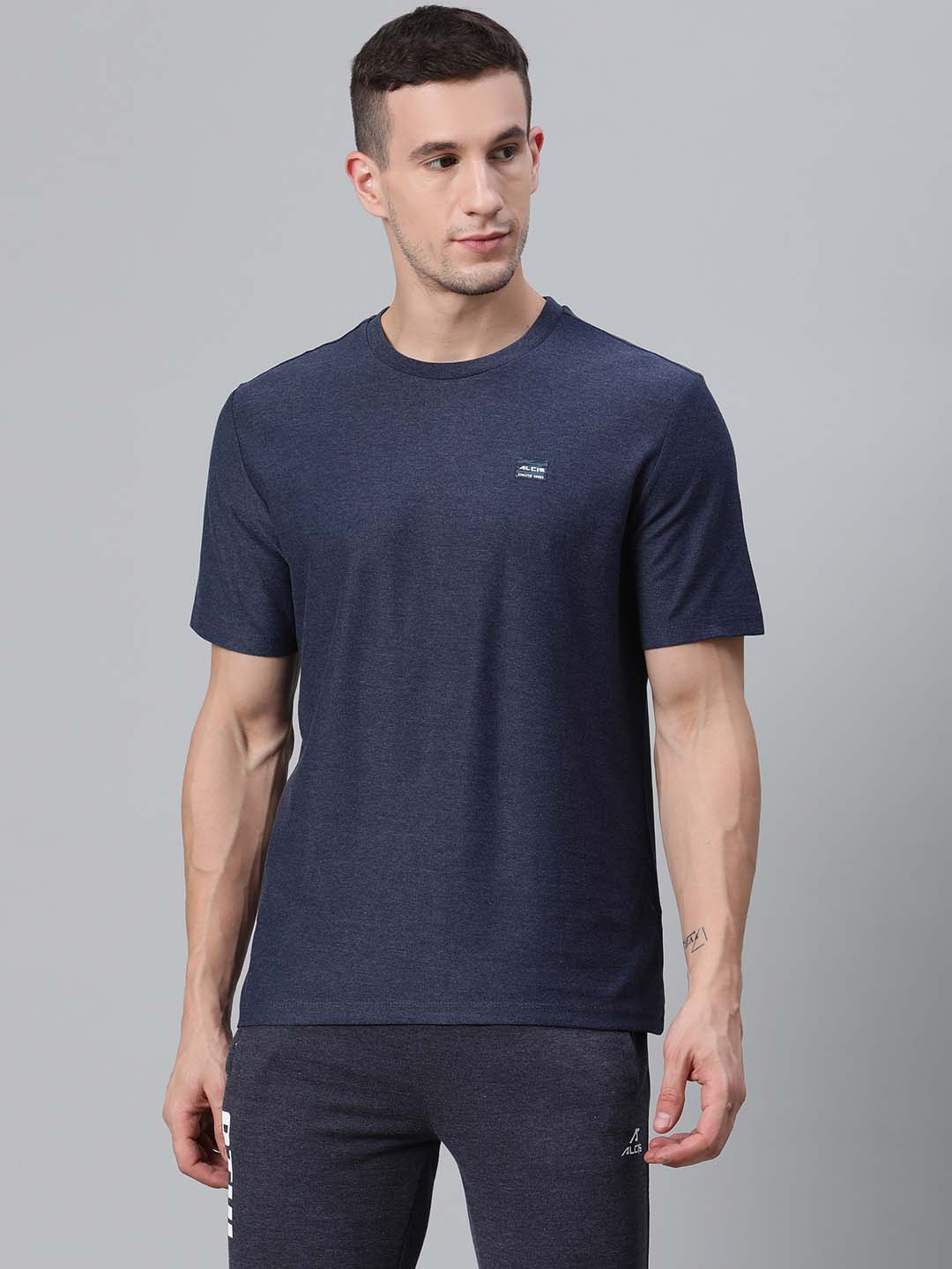 Alcis Men Navy Blue Solid Round Neck T-shirt