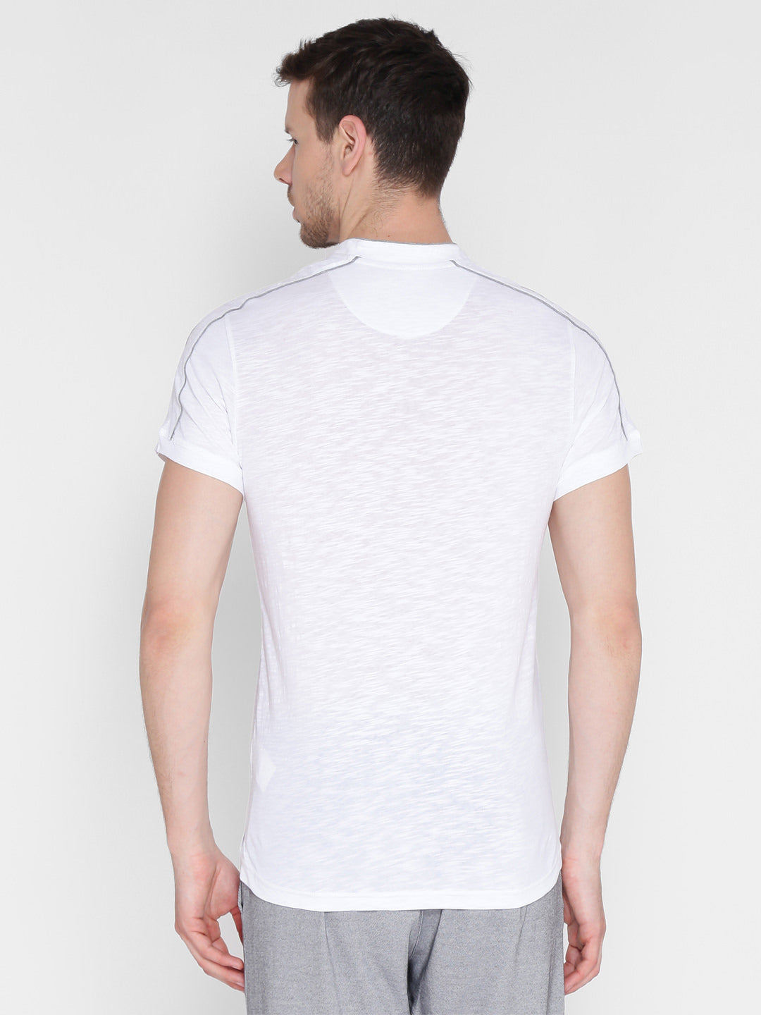 Alcis Men White Solid Mandarin Collar T-shirt