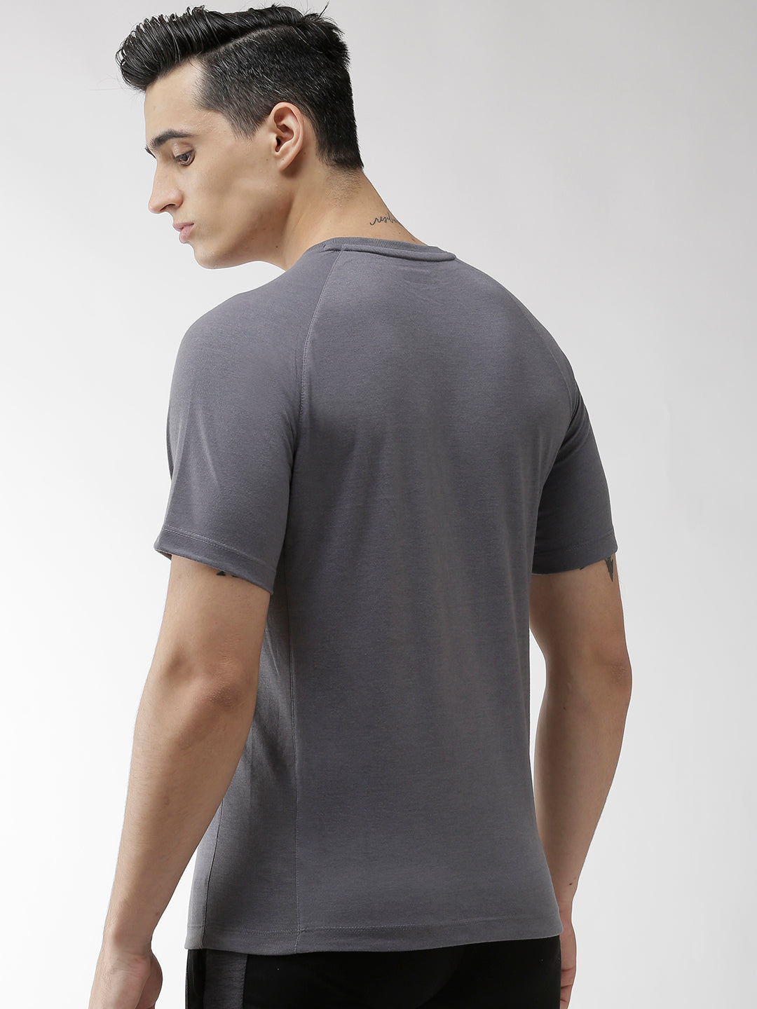 Alcis Men Charcoal Grey Solid Round Neck Slim Fit Training T-shirt
