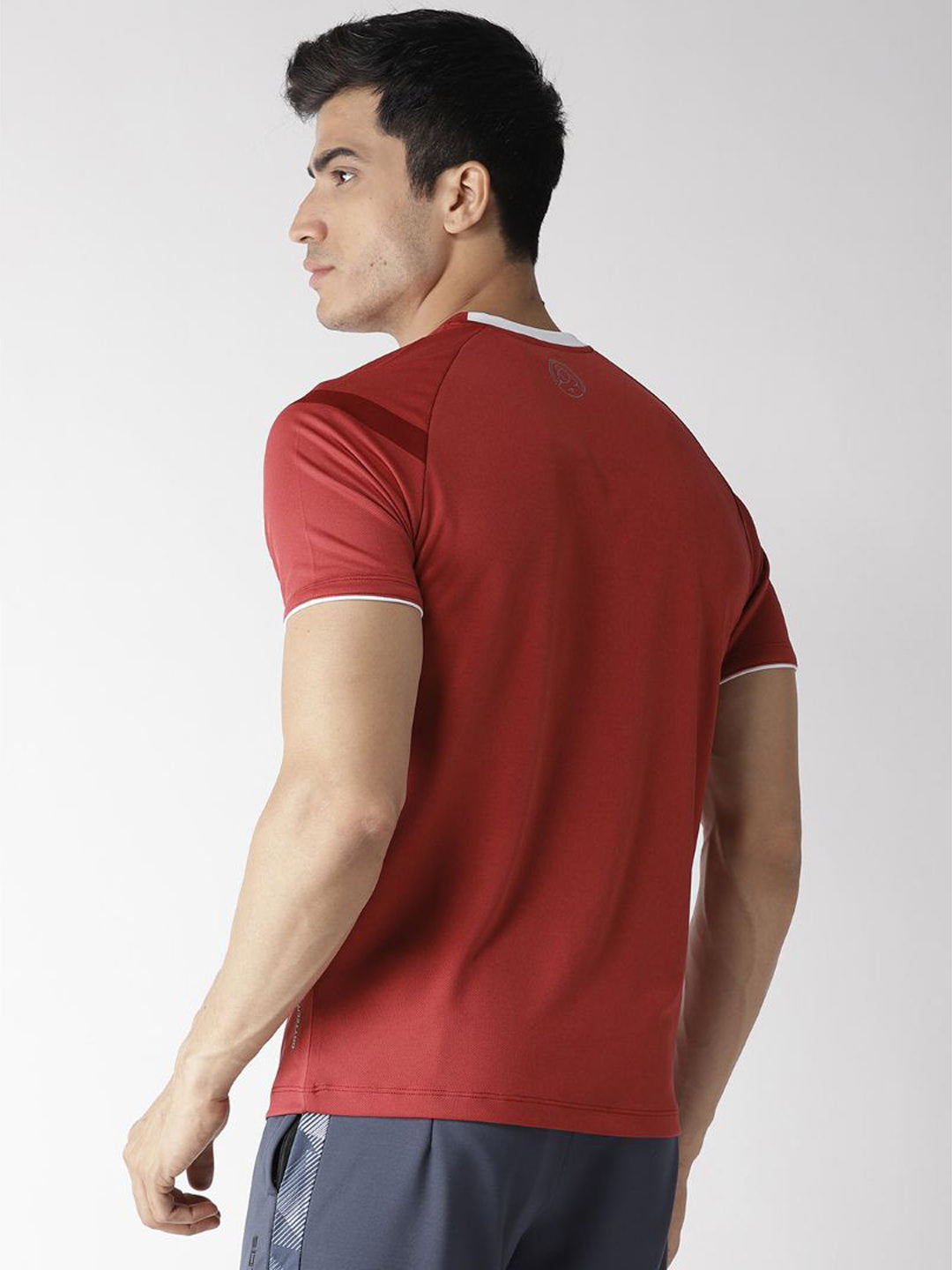 Alcis Men Red Solid Slim Fit Badminton T-shirt