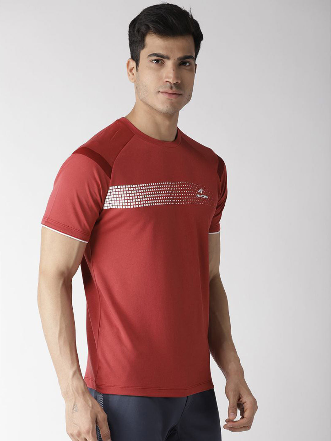 Alcis Men Red Solid Slim Fit Badminton T-shirt