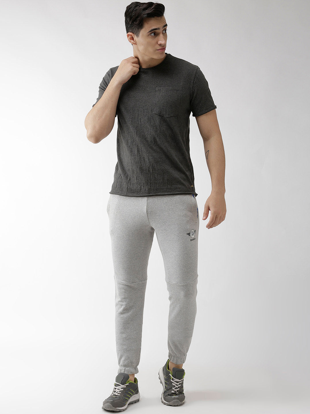Alcis Men Charcoal Grey Solid Round Neck Yoga T-shirt