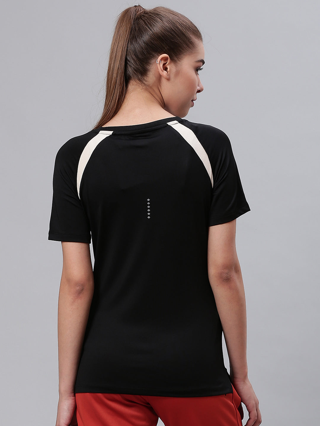 Alcis Women Black Slim Fit Solid Running T-shirt