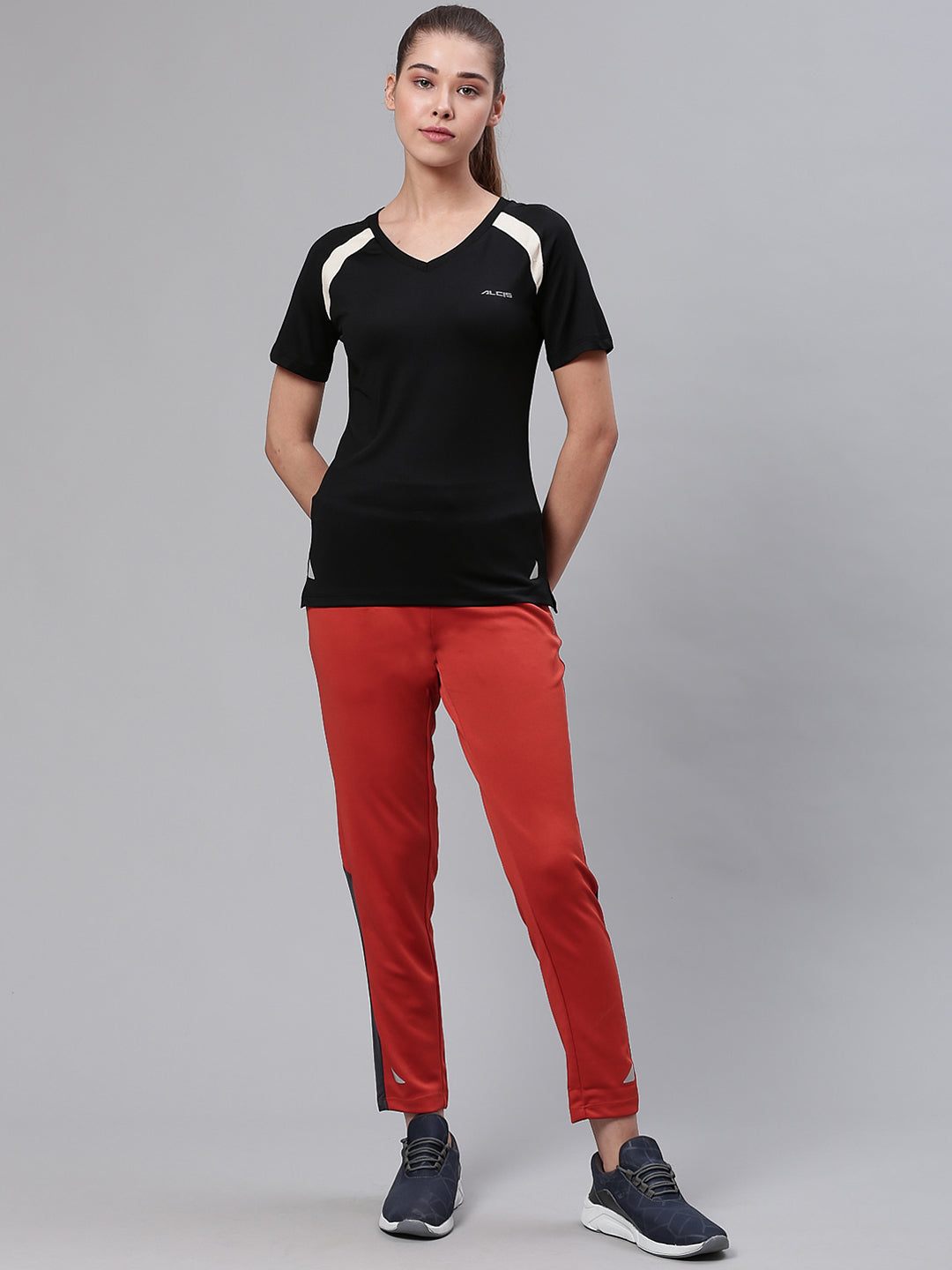 Alcis Women Black Slim Fit Solid Running T-shirt
