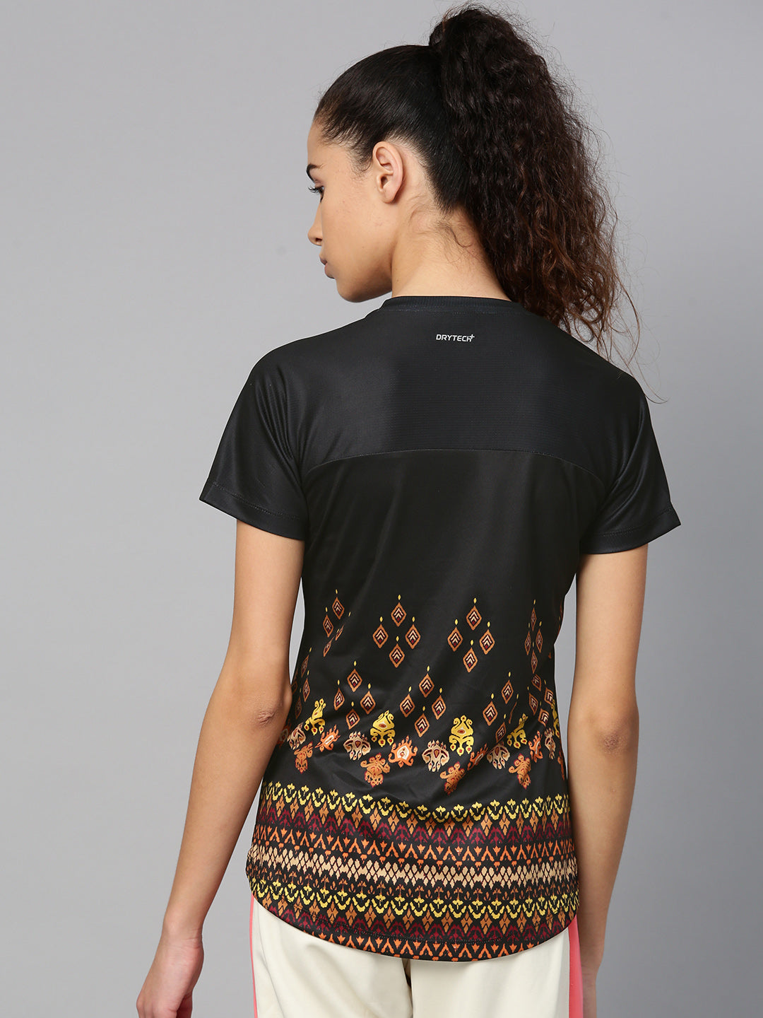 Alcis Women Black  Beige Printed V-Neck T-shirt
