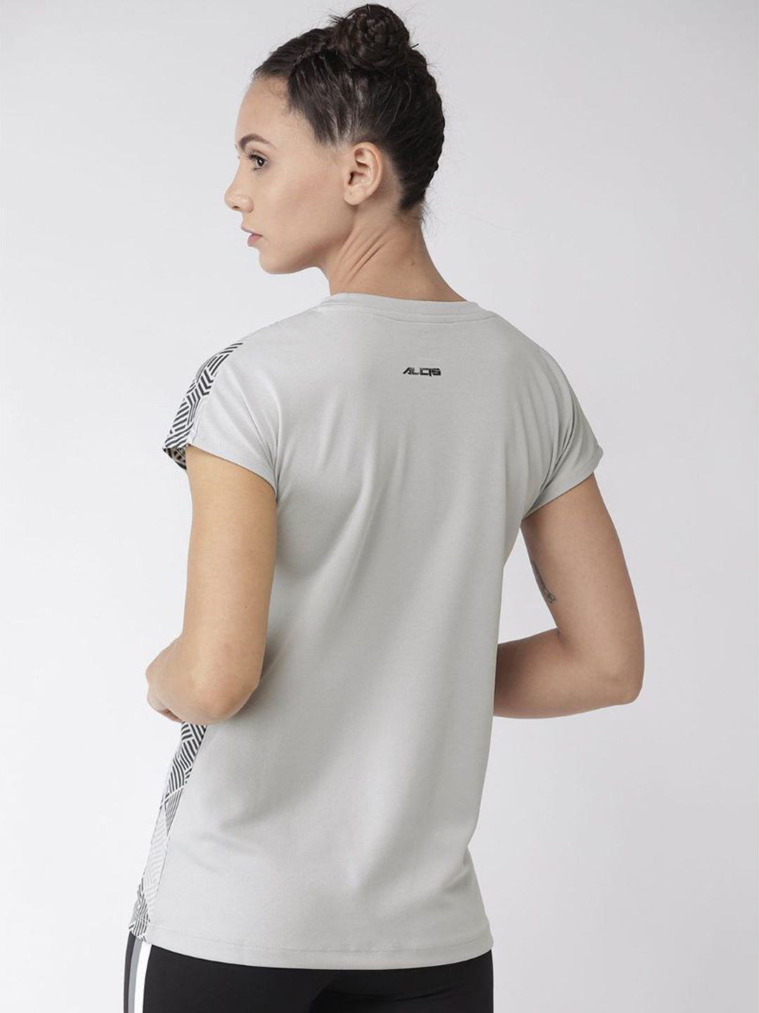 Alcis Women Grey  Black Printed V-Neck T-shirt